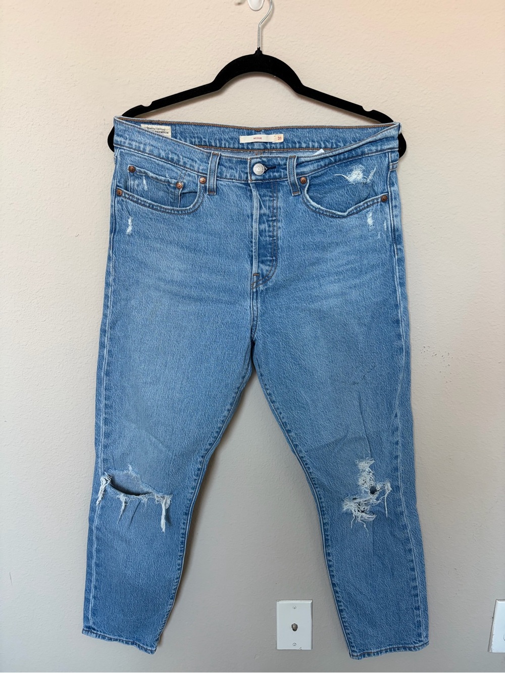 Levi’s Light Blue Distressed Women’s Jeans